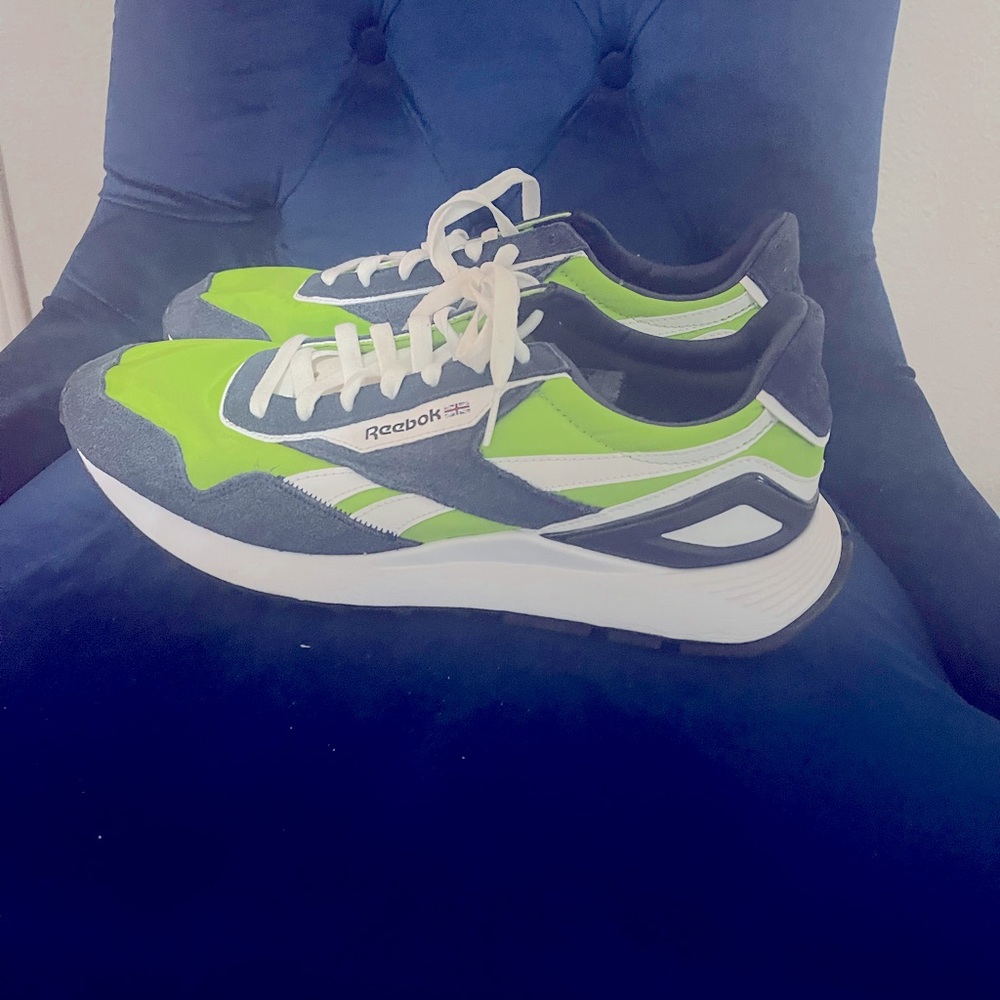 Reebok Classics (Heather Green) Size 11